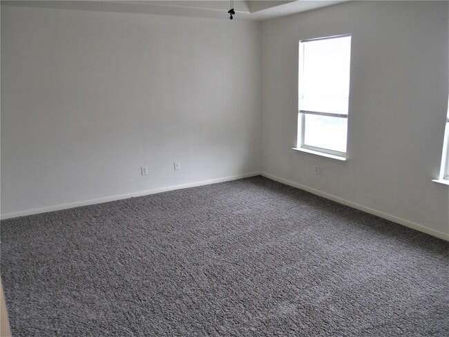 Building Photo - 2926 Meadowglen Crest