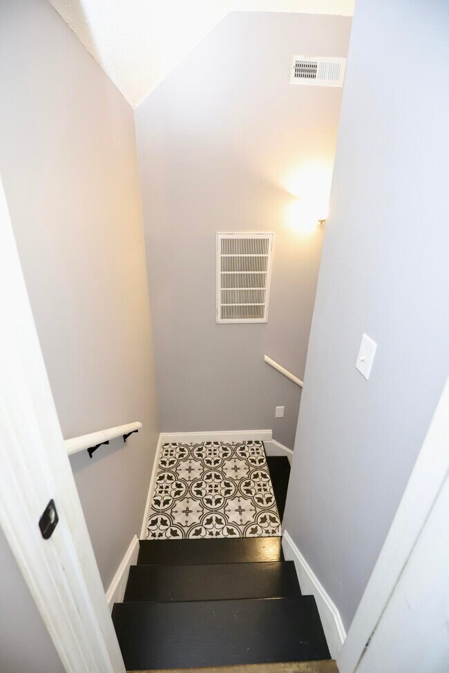 Building Photo - 1855 Beachforest Way