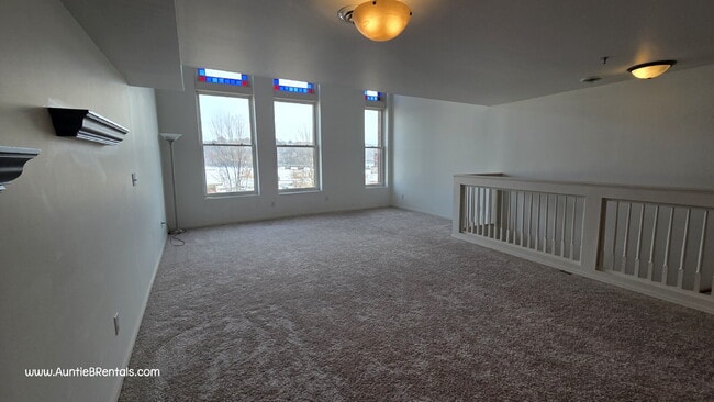 Building Photo - 3-Bedroom Upper-Level Condo in Historic Downtown Stillwater