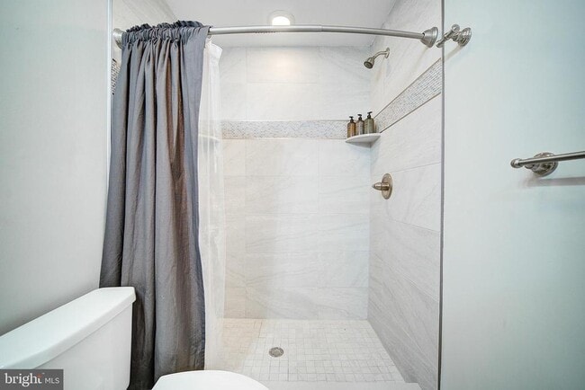 Building Photo - 1513 S Lambert St