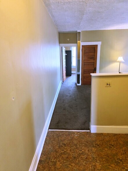 to Living Rm - 68 E Hudson St