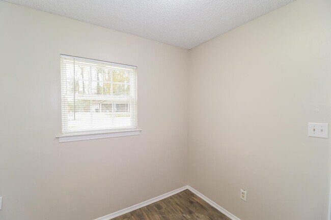 Building Photo - 3883 Winwood Dr