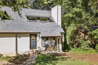 Building Photo - 2158 Wells Dr SE