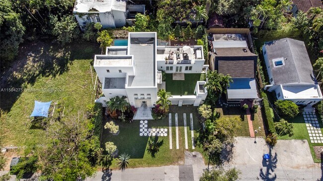 Building Photo - 696 NE 68th St