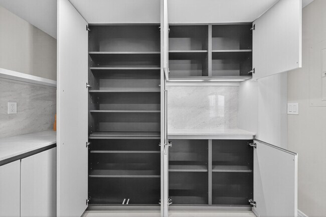 Building Photo - 1200 S Flagler Dr