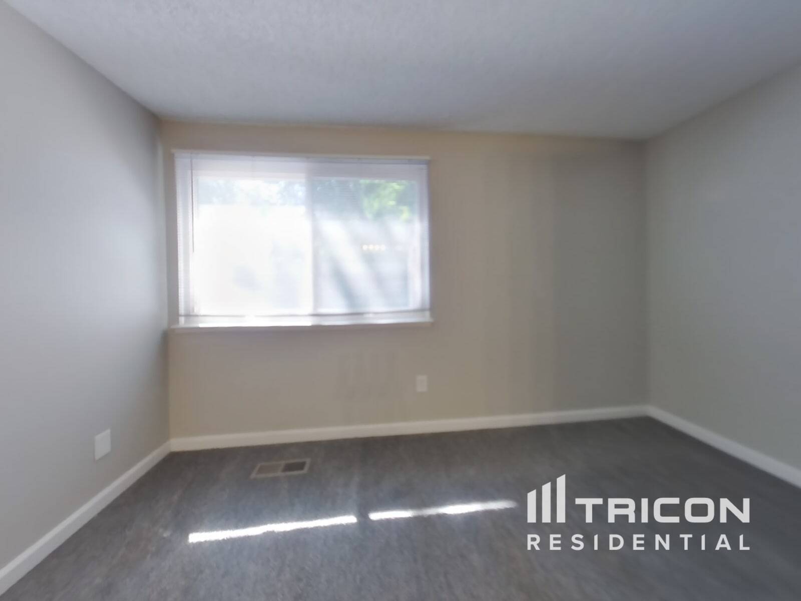 Building Photo - 827 Glen Martin Dr