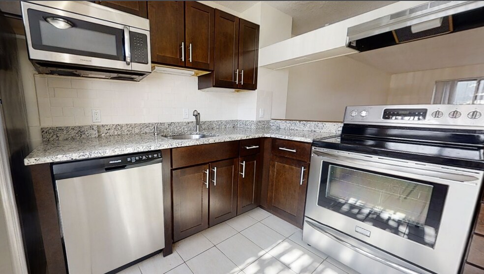 Primary Photo - 152 N Beacon St