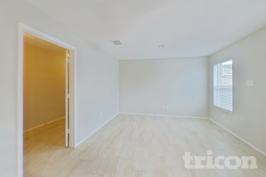 Building Photo - 1221 Dianthus Dr
