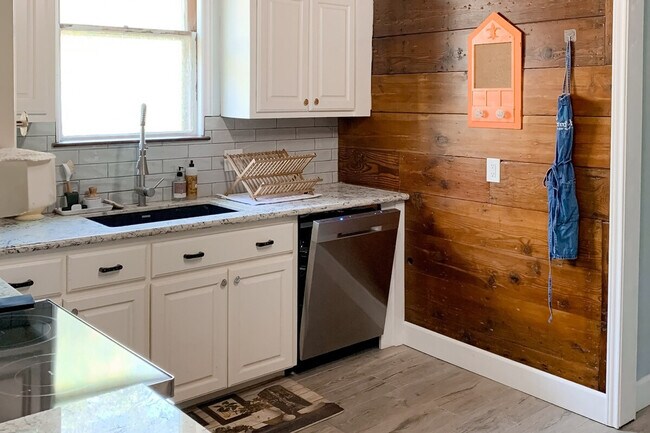 Building Photo - 1219 N 16th St