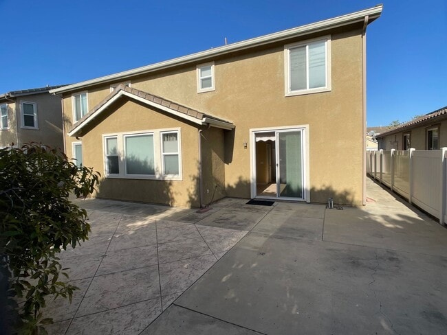 Building Photo - Oxnard 4 Bedroom 3 Full Bathroom 2-Story Home