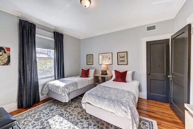 Building Photo - 800 Magnolia Ave