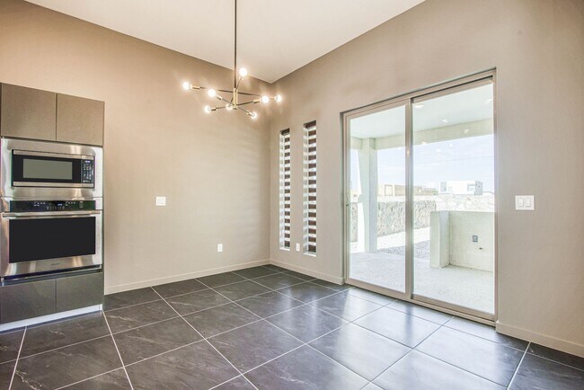 Building Photo - Beautiful East side House 4 bed-2.5 baths, part of The Overlook Casa Club that includes Swimming ...