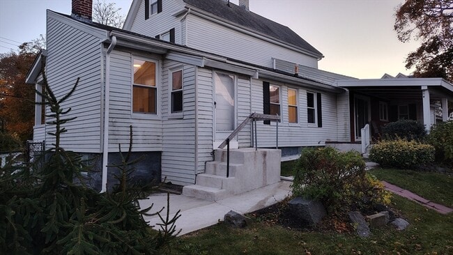 Building Photo - 11 Jackson St