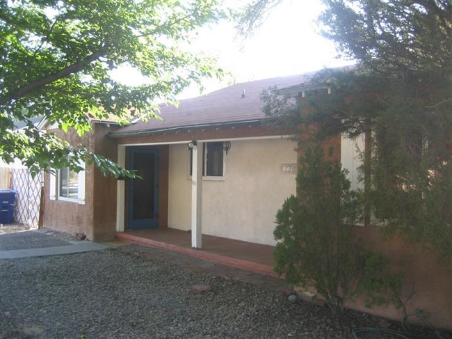 Building Photo - 708 Carlisle Blvd NE