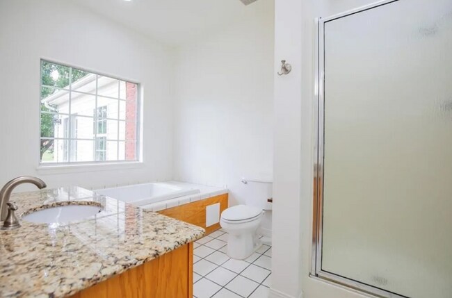 Building Photo - Great Location! Family House! 3 bedroom,  2.5 bathroom, large bonus room, 2 car garage