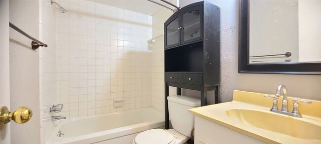 Building Photo - 10635 Tenneta Dr