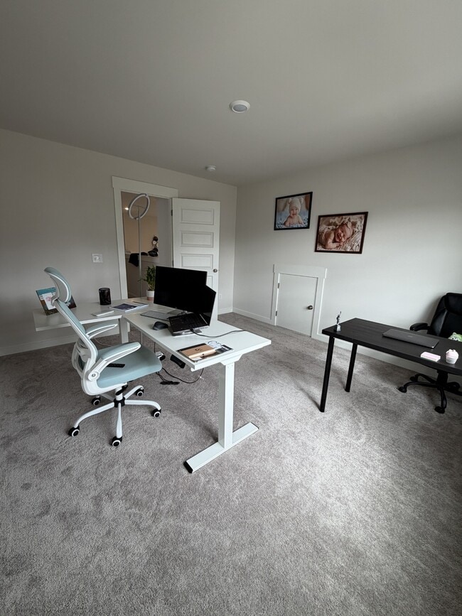 Building Photo - 213 Tartan Dr