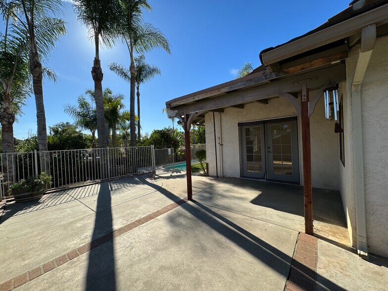 Building Photo - 1725 Hillcrest Ln