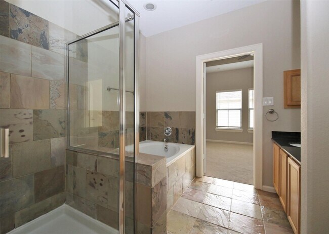 Building Photo - 2902 Chenevert St