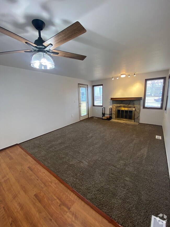 Building Photo - Beautifully well maintained (1) bedroom, (...