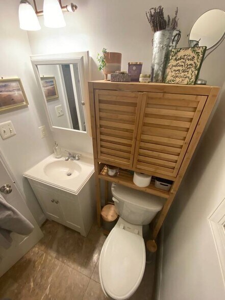 Building Photo - 315 Evarts St NE