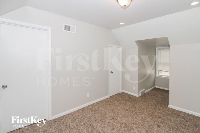 Building Photo - 5191 Kingswood Cove
