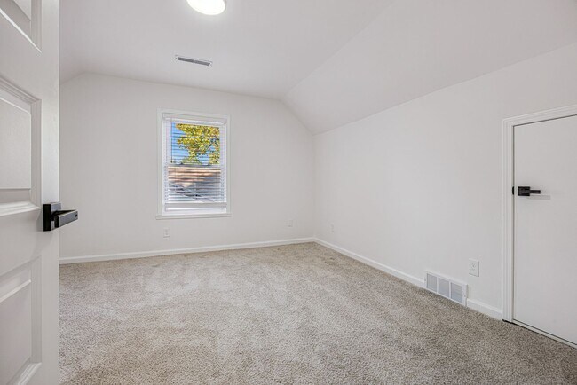 Building Photo - 3869 Cedar Path Dr