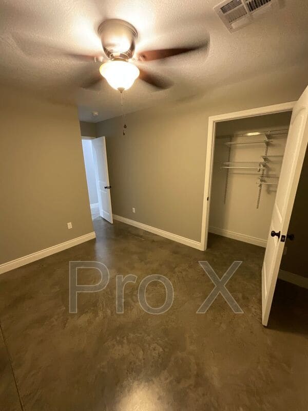 Building Photo - 207 S Byers Ave