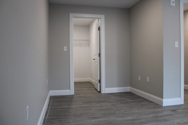 Building Photo - 192 Central St