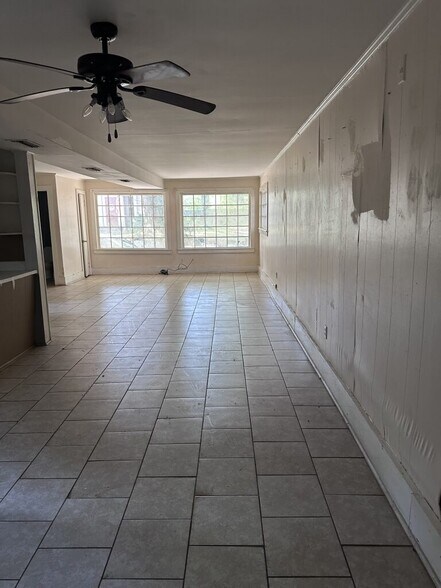 Building Photo - 2104 Emogene St