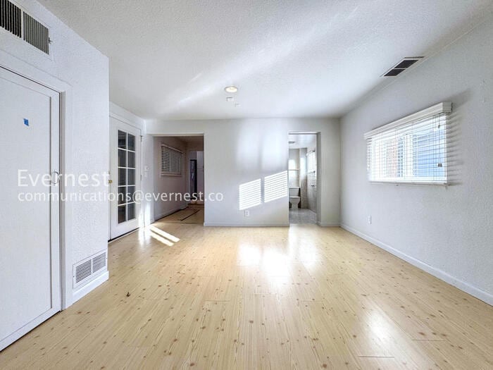 Building Photo - 4118 Wyandot St