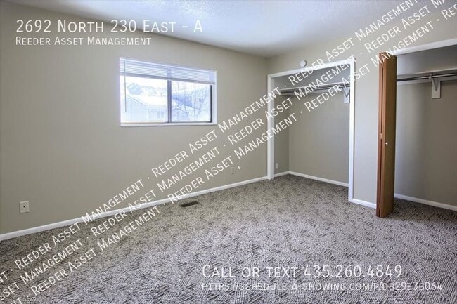 Building Photo - Large 2 Bed/1 Bath Upstairs Apartment In N...