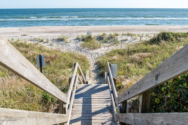 Building Photo - 2111 W Fort Macon Rd