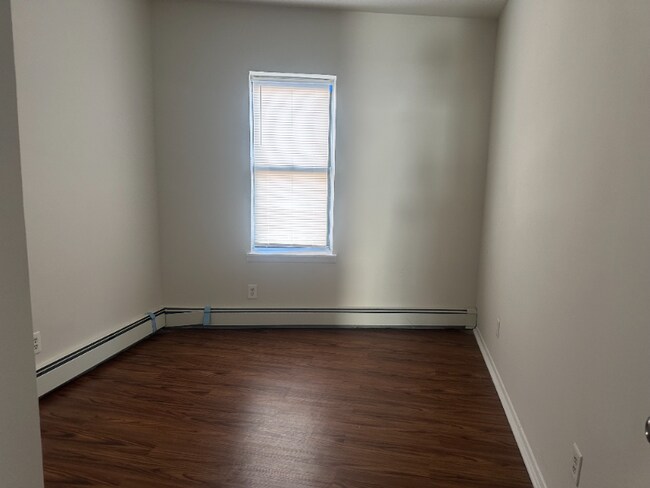 Building Photo - 895 Main St