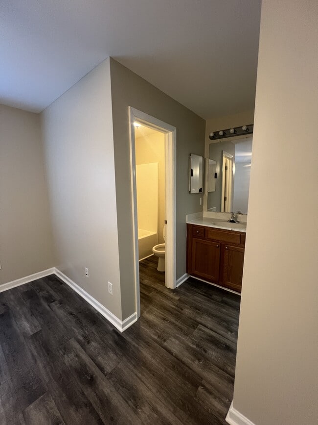 Building Photo - 8020 Tremaine Ct