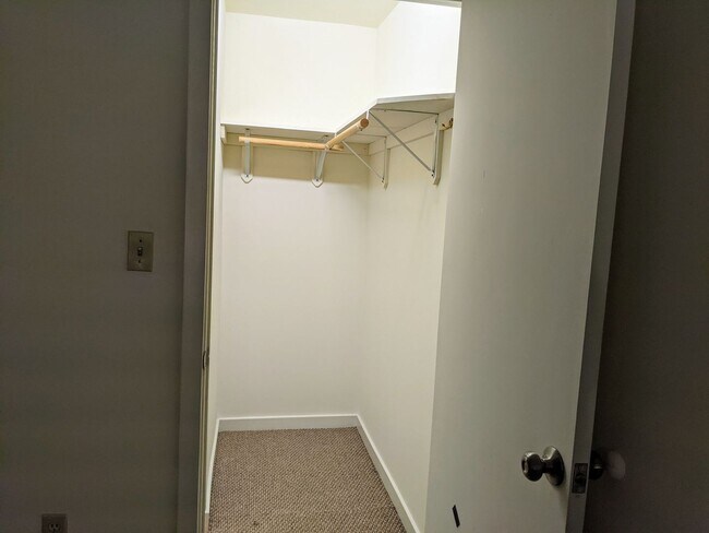 Building Photo - Spacious 2 Bedroom Apartment in Emmaus!