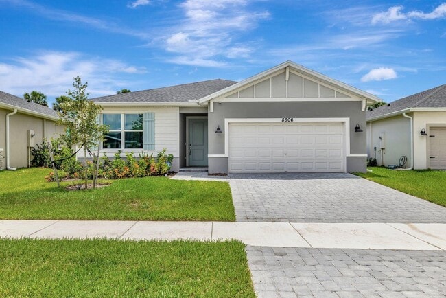 Building Photo - 8606 Dahlia Cir