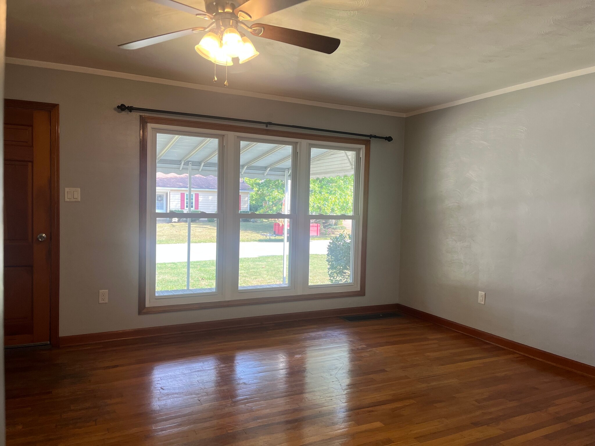 Building Photo - 2812 Midland Dr