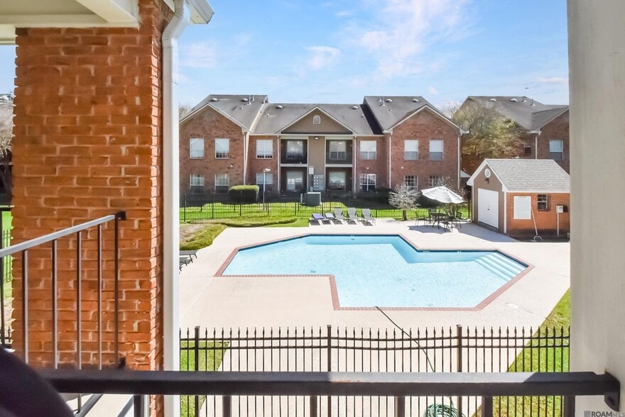 Building Photo - 141 E Boyd Dr