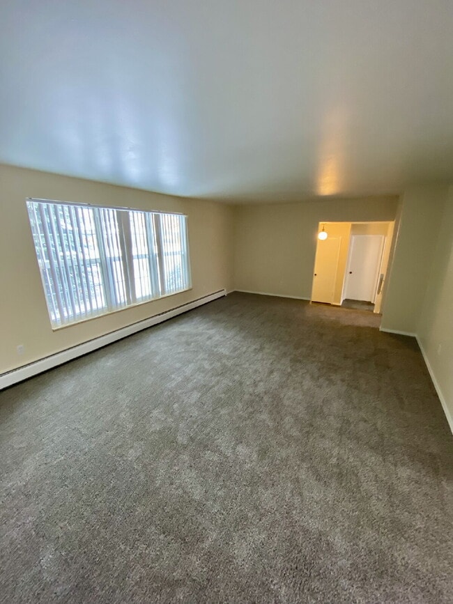 Building Photo - $$$$300 OFF first months rent if you move in before December 15th, 2025 $$$$  Don't miss out on t...