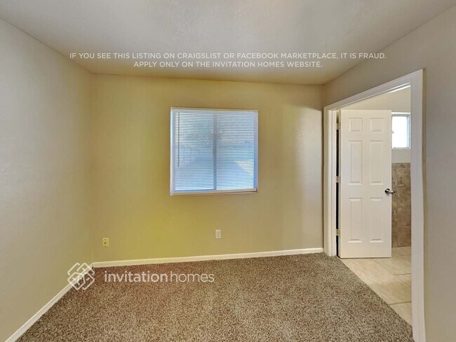 Building Photo - 7844 E Glade Ave