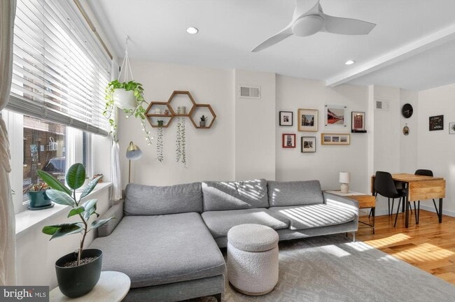 Building Photo - 741 Watkins St