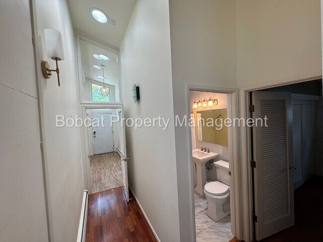 Building Photo - 3 Bed, 2 Bath Home Located in West Carson ...