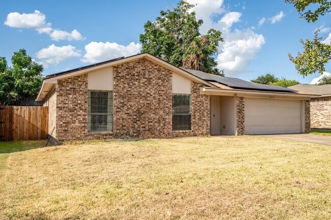 Building Photo - 2717 W Oakdale Rd