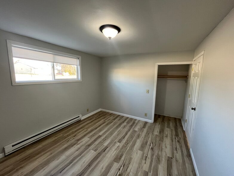 Building Photo - 929 E Clay St