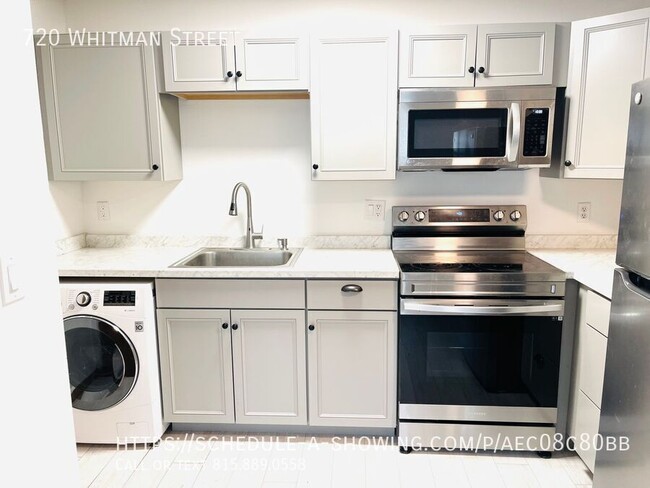 Building Photo - Newly Renovated 1 Bedroom Apt! Stainless A...