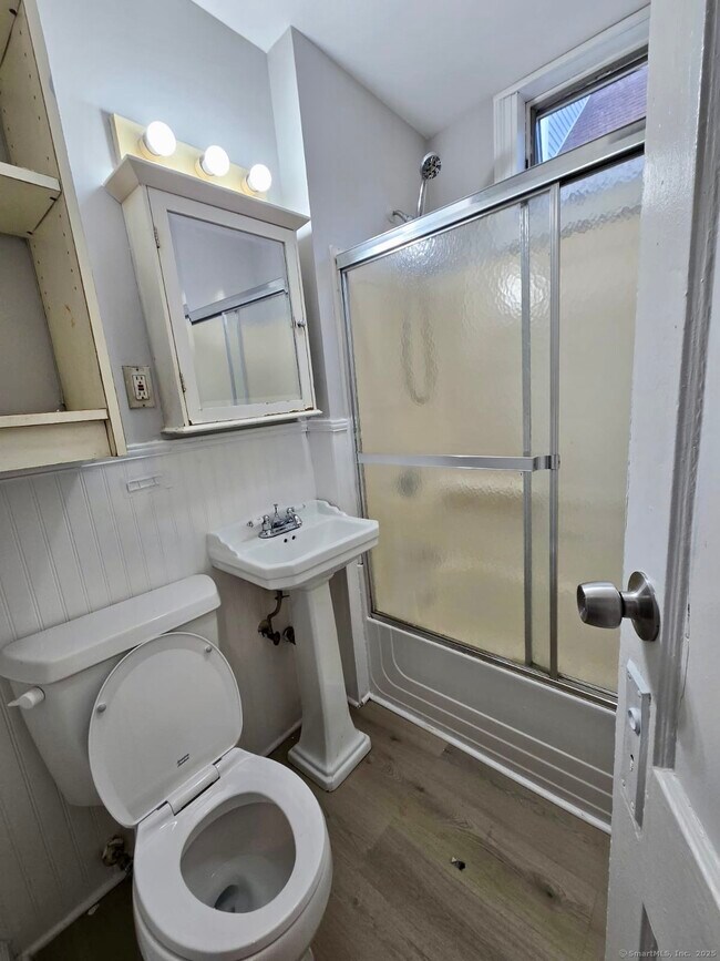 Building Photo - 121 2nd Ave