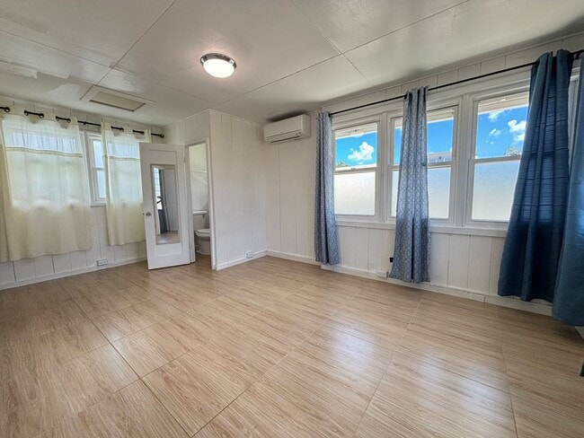 Building Photo - Spacious 1 Bedroom w/ Parking – Honolulu (...