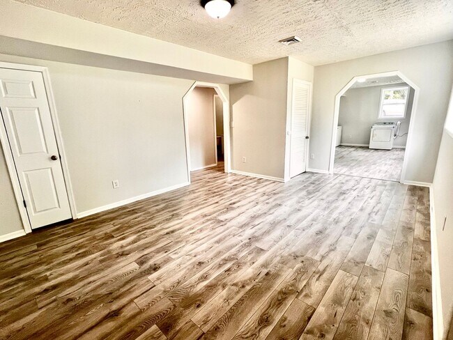 Building Photo - King St.