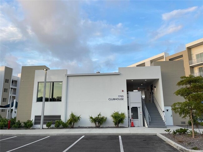 Building Photo - 1709 N Tamiami Trl